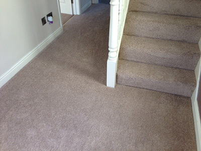 Light coloured carpet in hallway