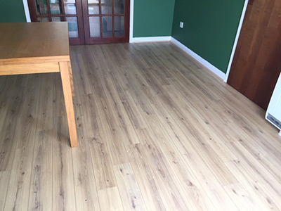 Light laminate floor in dining room