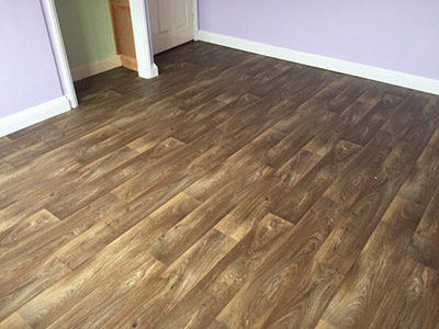 Wood-effect vinyl flooring